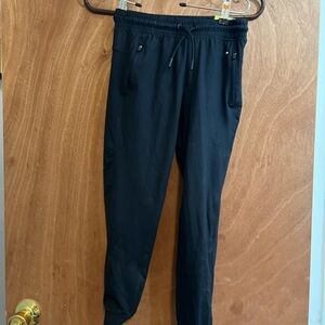 Boy’s black Inder Armour size 9 / 10 Black Sweatpants